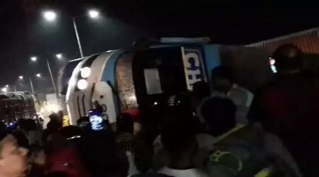 Bus Overturns: कटक गोपालपुर छाक में बस पलटने से 1 की मौत, कई यात्री घायल