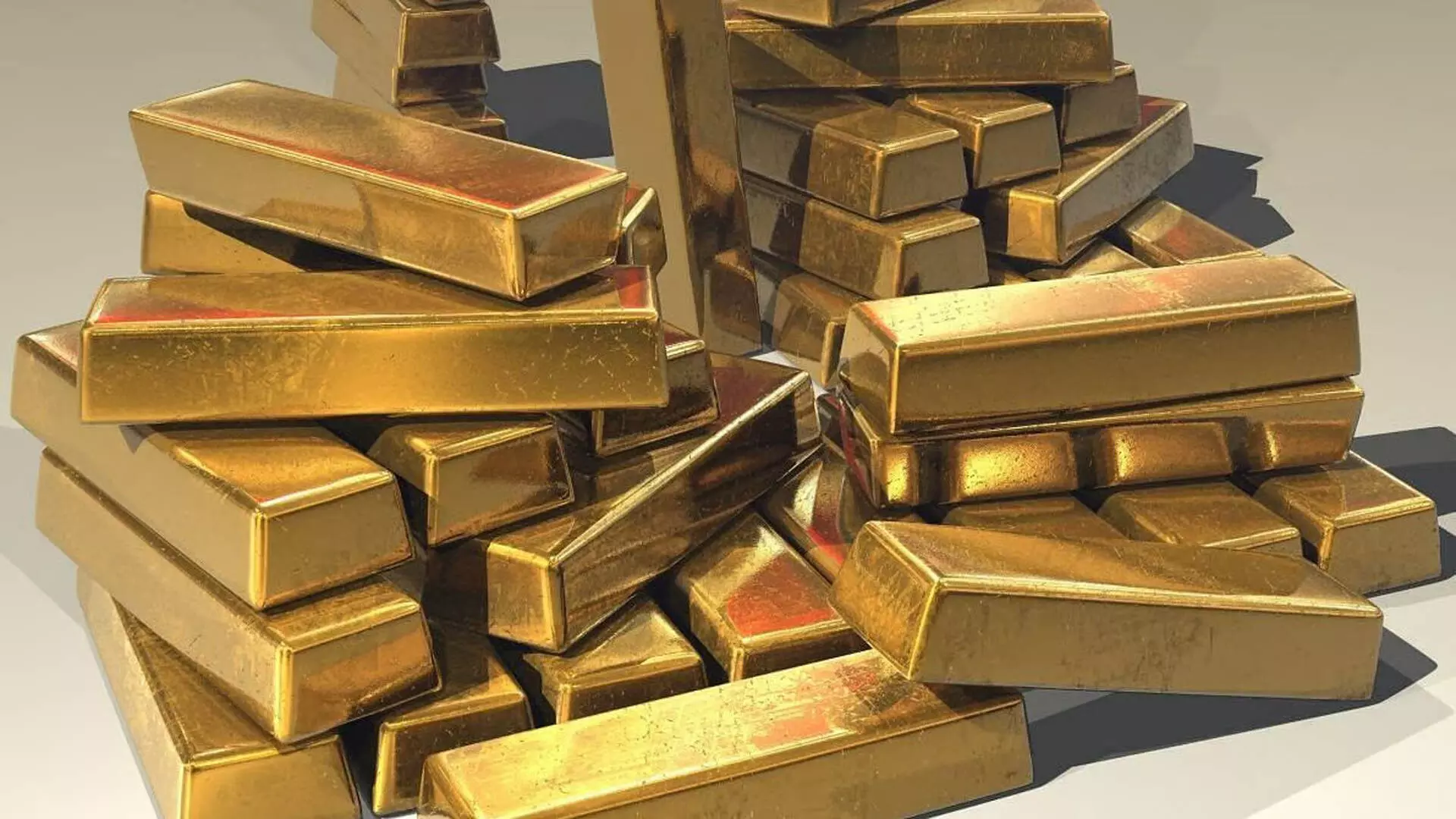 हवाई अड्डे पर यात्रियों के मलाशय में छुपाया गया 5.5 किलो सोना जब्त
