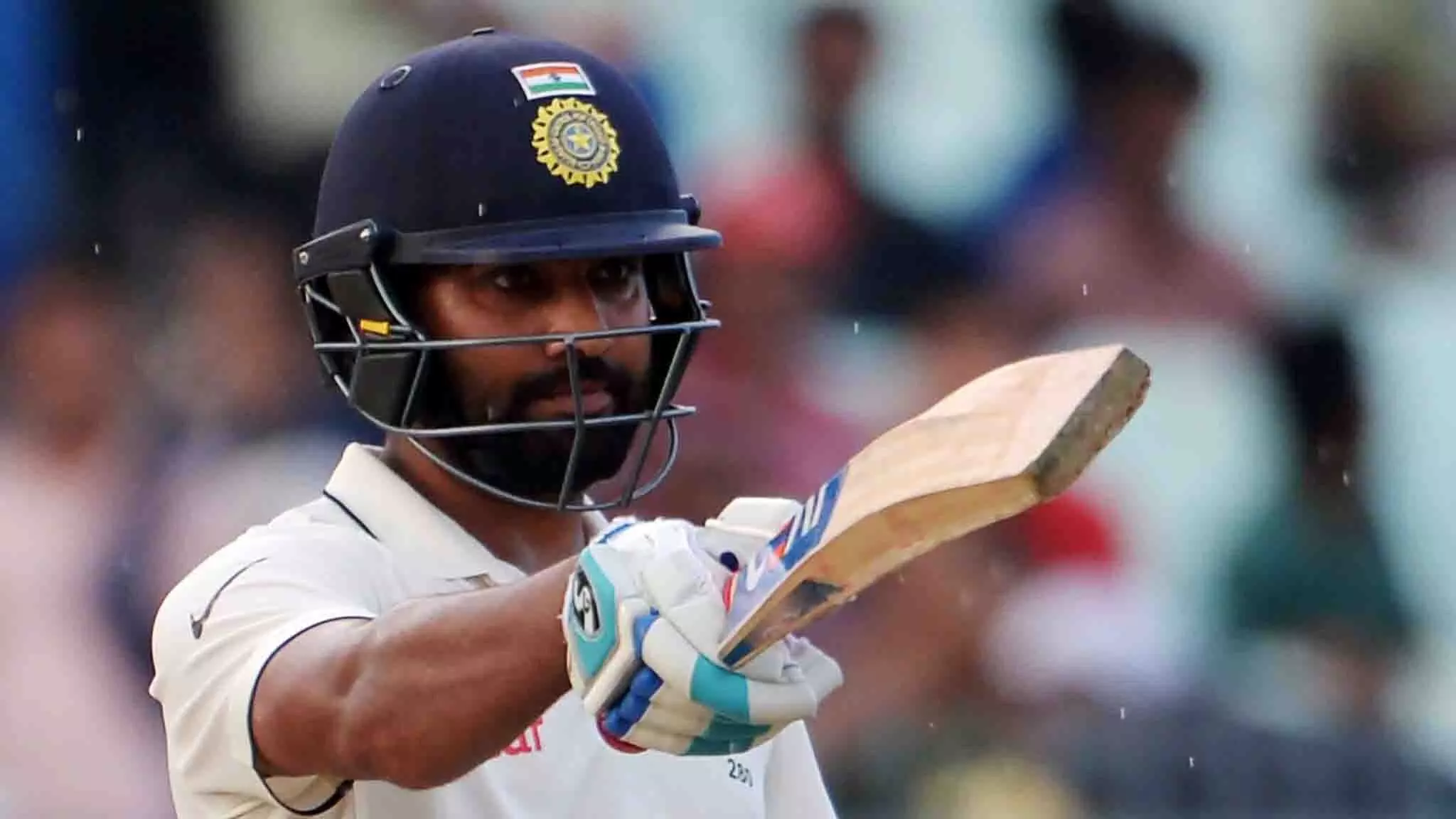 रोहित का अर्धशतक, राजकोट टेस्ट के पहले दिन लंच तक भारत: 80/3