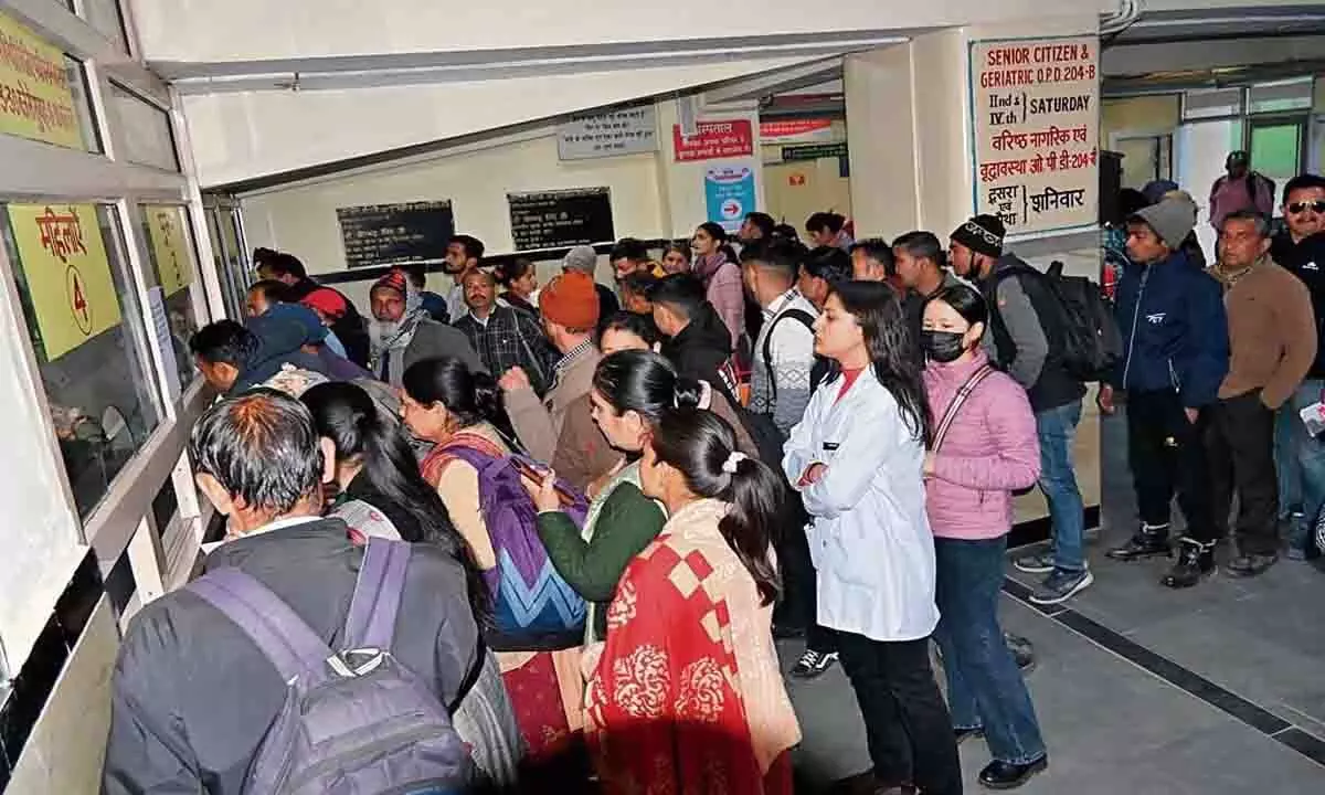 आईजीएमसी शिमला में कर्मचारियों के हड़ताल पर जाने से मरीजों को परेशानी हुई