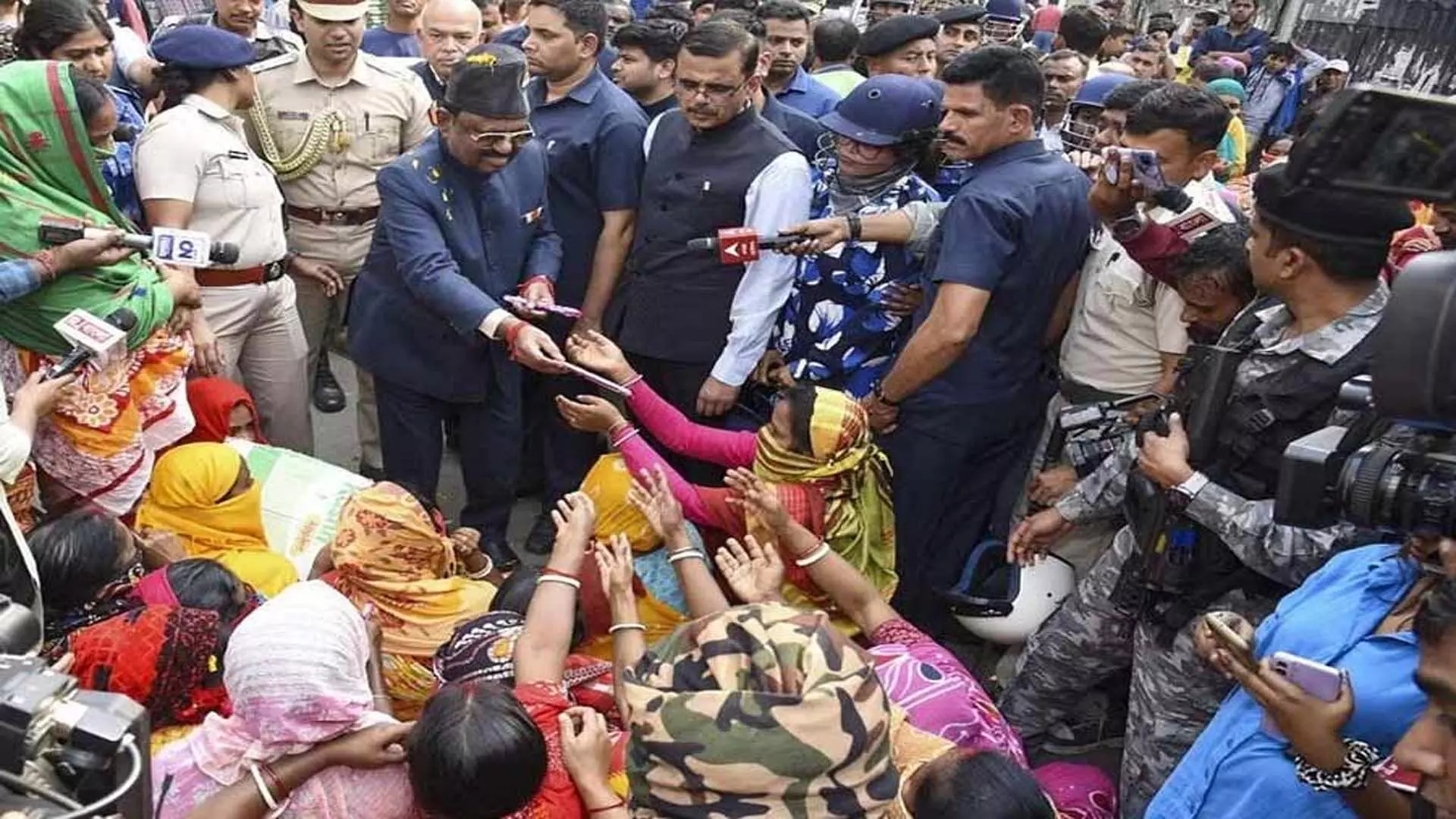 Bengal: राष्ट्रीय अनुसूचित जाति आयोग की टीम ने संकटग्रस्त संदेशखाली का दौरा किया