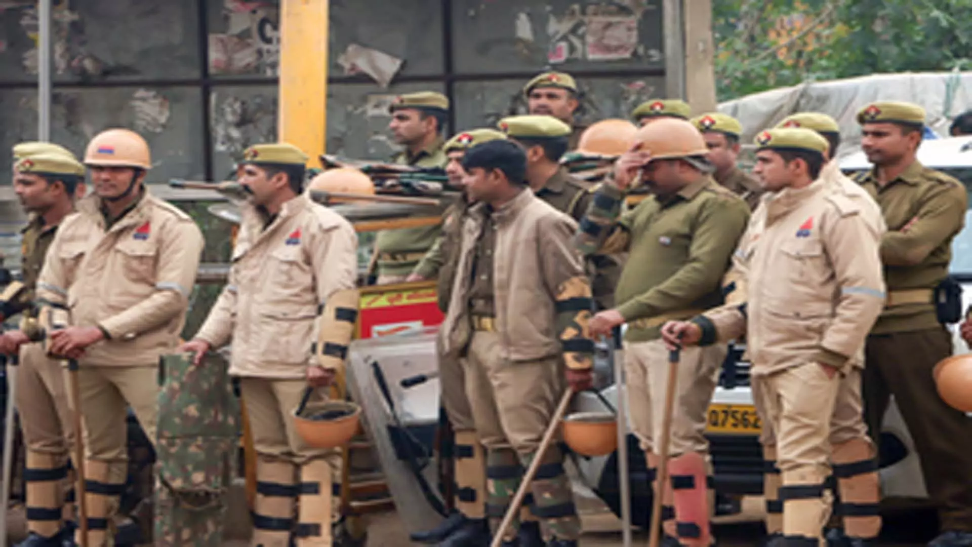 Farmers protest: पुलिस ने दिल्ली-गुरुग्राम सीमा पर सुरक्षा बढ़ा दी