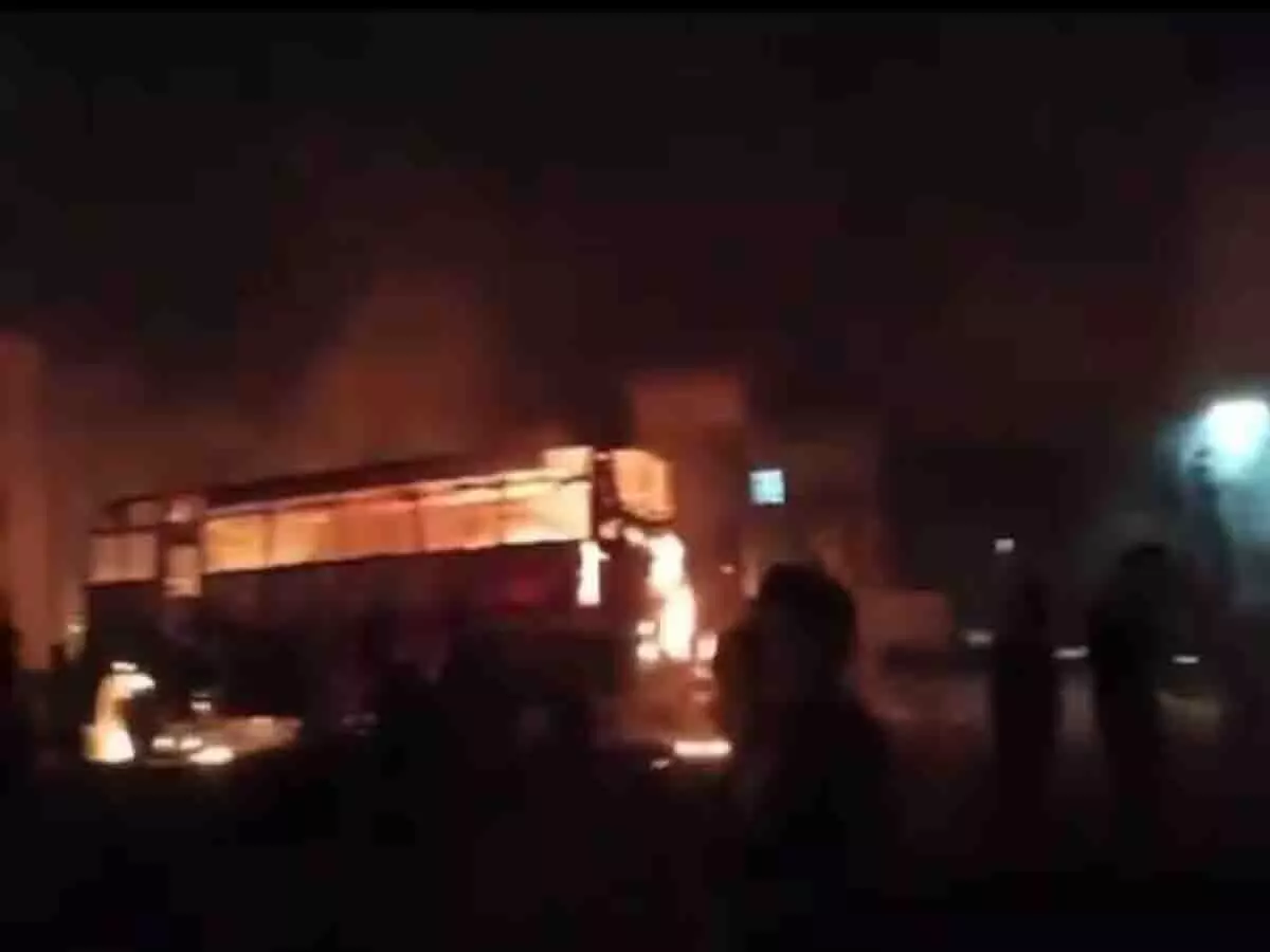 एसपी दफ्तर में पथराव और आगजनी, सैकड़ों उपद्रवियों ने दिया वारदात को अंजाम