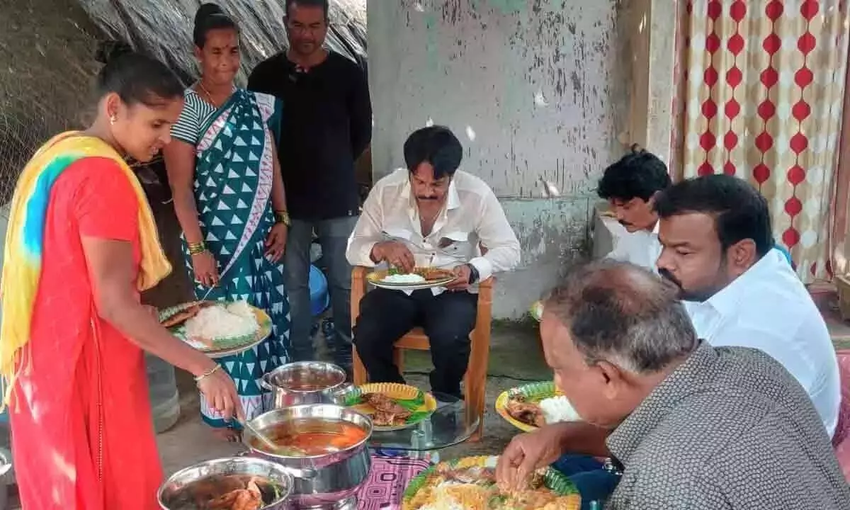 एमवीवी सत्यनारायण ने बीमारी से मृत वदामोदुला कासुलु के परिजनों को सांत्वना दी