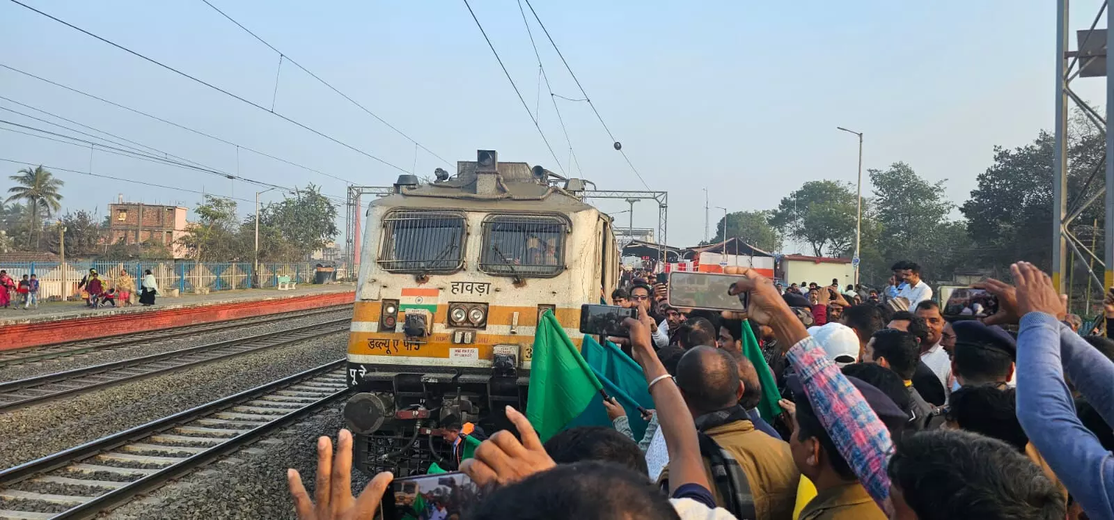 भालुका रोड स्टेशन पर नए ठहराव के साथ राधिकापुर – हावड़ा कुलिक एक्सप्रेस को हरी झंडी