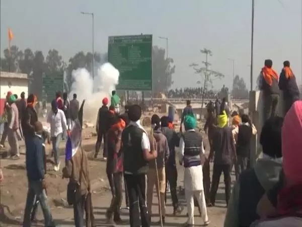 Haryana: किसानों का विरोध प्रदर्शन चौथे दिन में प्रवेश, शंभू सीमा पर आंसू गैस के गोले, पथराव जारी
