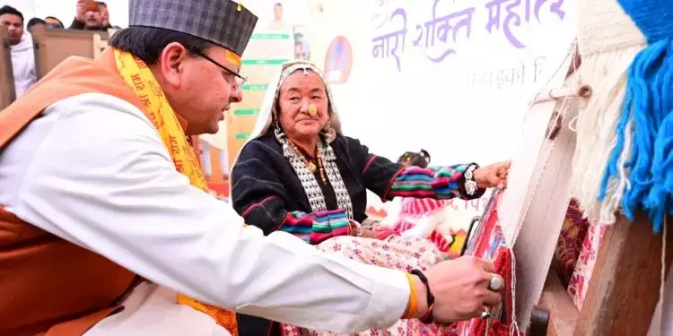 मुख्यमंत्री धामी ने उत्तराखंड के विकास में विशेष योगदान के लिए मातृशक्ति को किया नमन