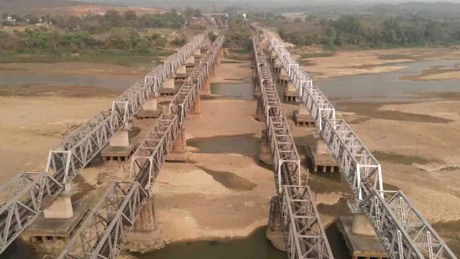 बिलासपुर और झारसुगुड़ा के बीच 206 किलोमीटर रेल लाइन का निर्माण जारी