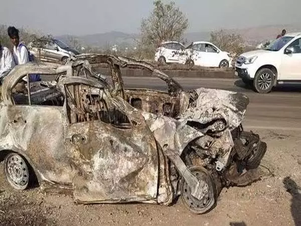 Maharashtra: पुणे-नासिक राजमार्ग पर कार के डिवाइडर से टकराने, टेम्पो से टकराने से 3 की मौत, 1 घायल