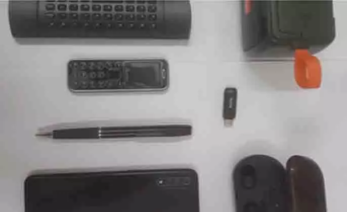 असम की डिब्रूगढ़ जेल में मिले स्पाई कैम, सिम, स्मार्टफोन