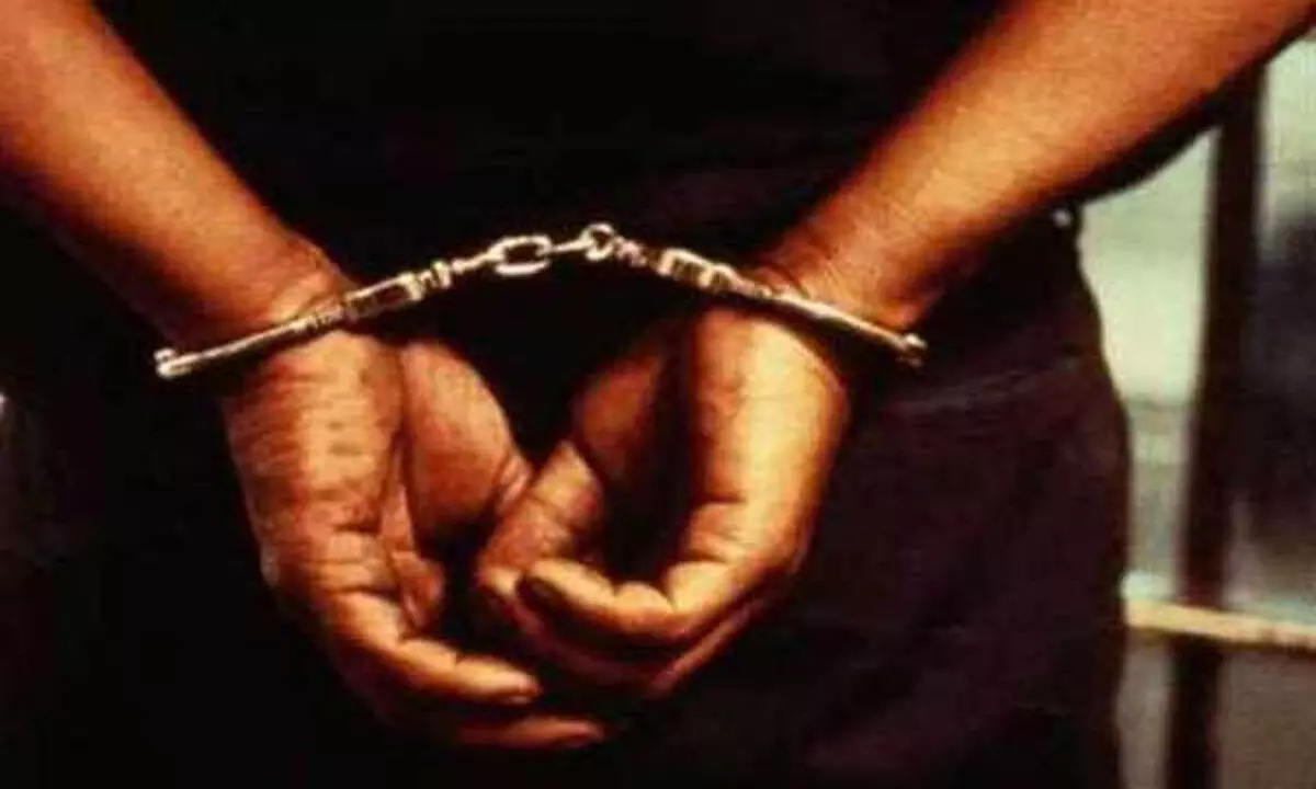 मादक पदार्थ तस्करी रैकेट का भंडाफोड़, आठ गिरफ्तार