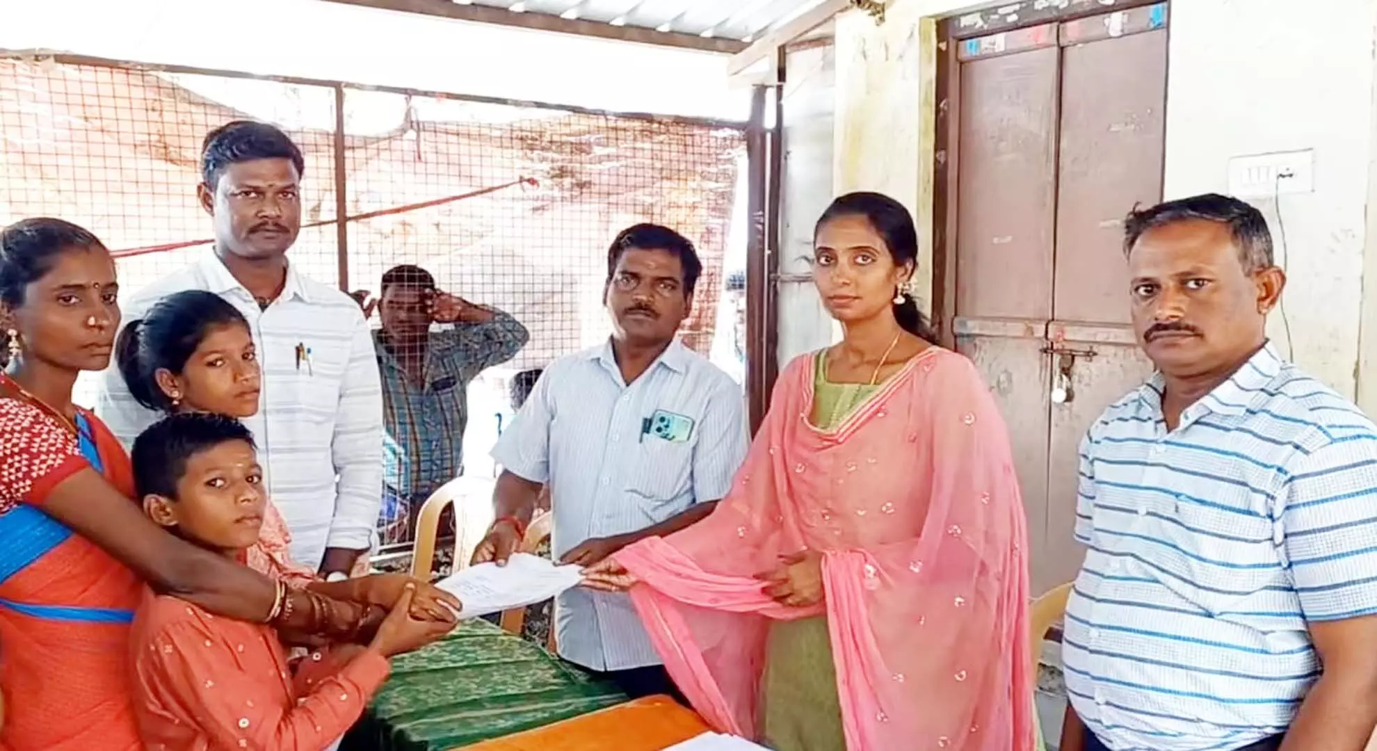 तमिलनाडु: सिरकाज़ी तहसीलदार पहुंचे दरवाजे पर, आदिवासी छात्रों के सामुदायिक प्रमाणपत्र की उम्मीद जगी
