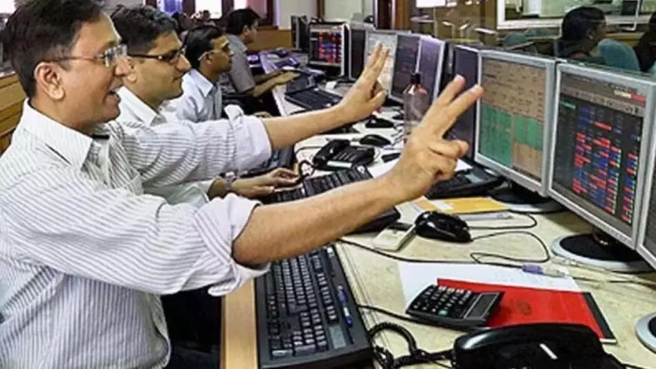 ₹5 के शेयर ने चौंका दिया, खरीदने की होड़ मच गई, अपर सर्किट लगा, निवेशक मालामाल हो गए