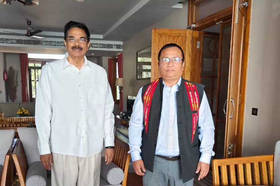 राज्यसभा सांसद पु के वनलालवेना ने राज्यपाल डॉ. हरि बाबू कंभमपति से मुलाकात की
