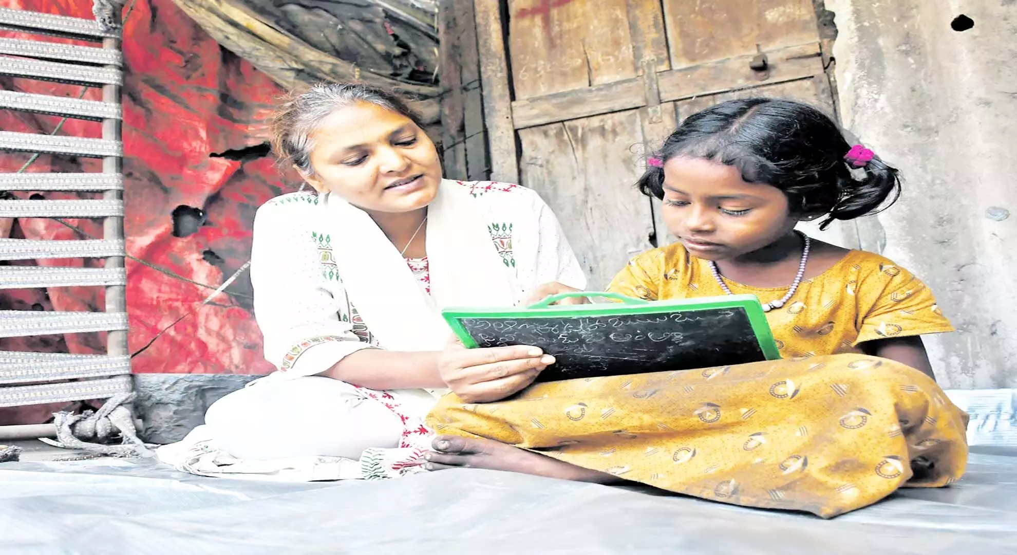 विजयवाड़ा की महिला हाशिए पर रहने वाले बच्चों को सशक्त बनाती है