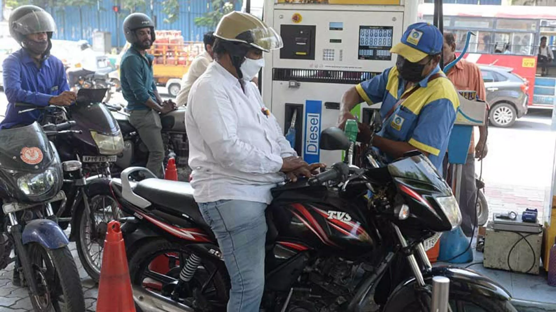 चेन्नई में 638वें दिन पेट्रोल, डीजल की कीमतें अपरिवर्तित रहीं
