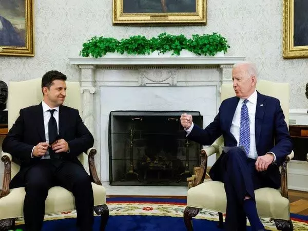 अमेरिकी राष्ट्रपति ने यूक्रेन के ज़ेलेंस्की को आश्वासन दिया