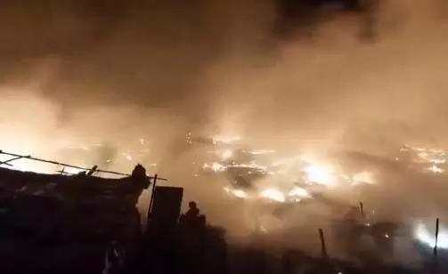 अग्निकांड में 130 झुग्गियां जलकर खाक, राजधानी में बड़ी घटना