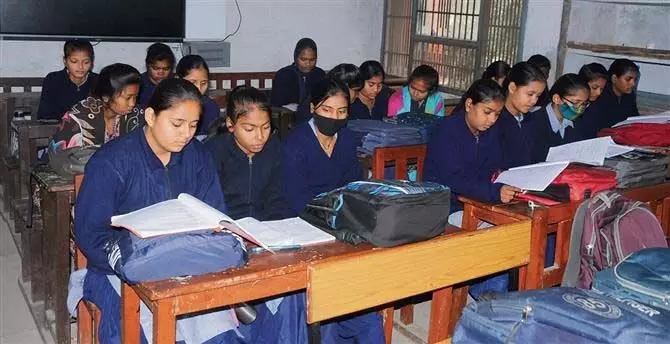 डीएसई ने स्कूलों को सीसीटीवी कैमरे लगाने के लिए प्रत्येक को 1.5 लाख रुपये खर्च करने की अनुमति दी