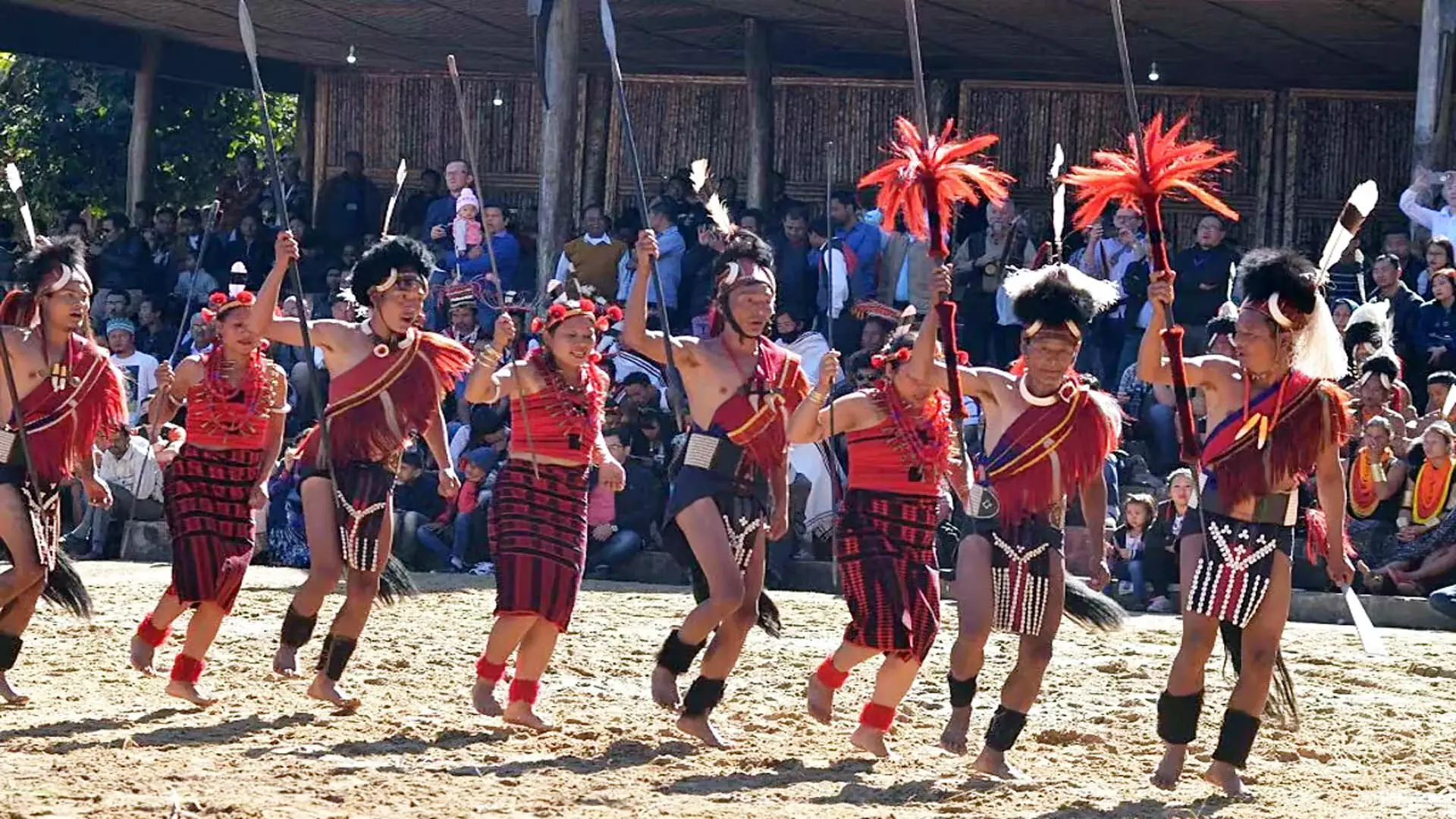 आइए नागालैंड के पारंपरिक नृत्य के बारे में और जानें