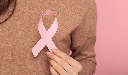 मास्टेक्टॉमी सर्जरी से बच सकती है स्तन कैंसर से ग्रसित महिला की जान