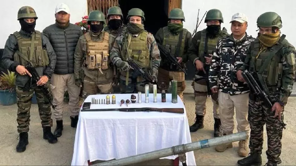 सुरक्षा बलों ने पहाड़ी और घाटी जिलों से हथियारों का जखीरा बरामद किया