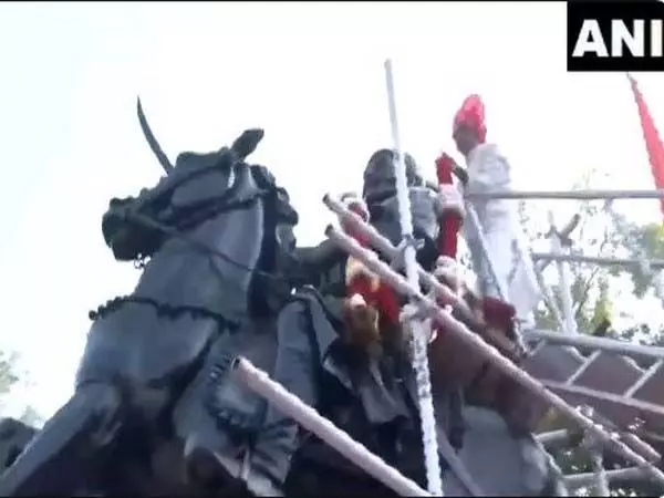 CM प्रमोद सावंत ने छत्रपति शिवाजी महाराज की जयंती पर उनकी प्रतिमा पर माल्यार्पण किया