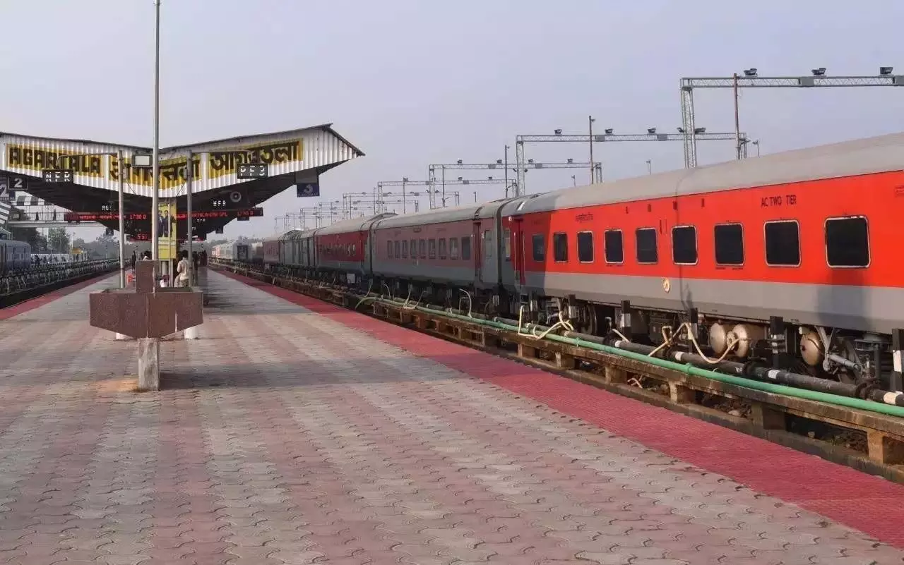 त्रिपुरा: ट्रेन से 77 लाख रुपये नकद जब्त, तीन गिरफ्तार