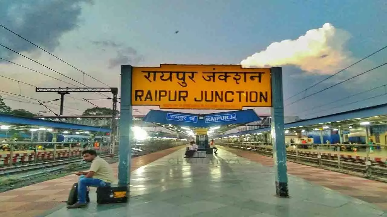 रायपुर रेलवे स्टेशन में सेन्ट्रल GST का छापा, मचा हड़कंप