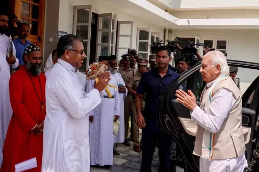 राज्यपाल आरिफ मुहम्मद खान ने वायनाड में मनंतवाडी बिशप हाउस का दौरा किया