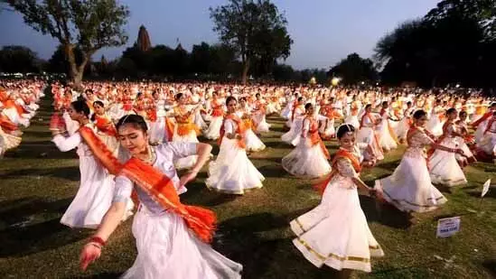 मध्य प्रदेश: 50वां खजुराहो नृत्य महोत्सव छतरपुर में शुरू हुआ