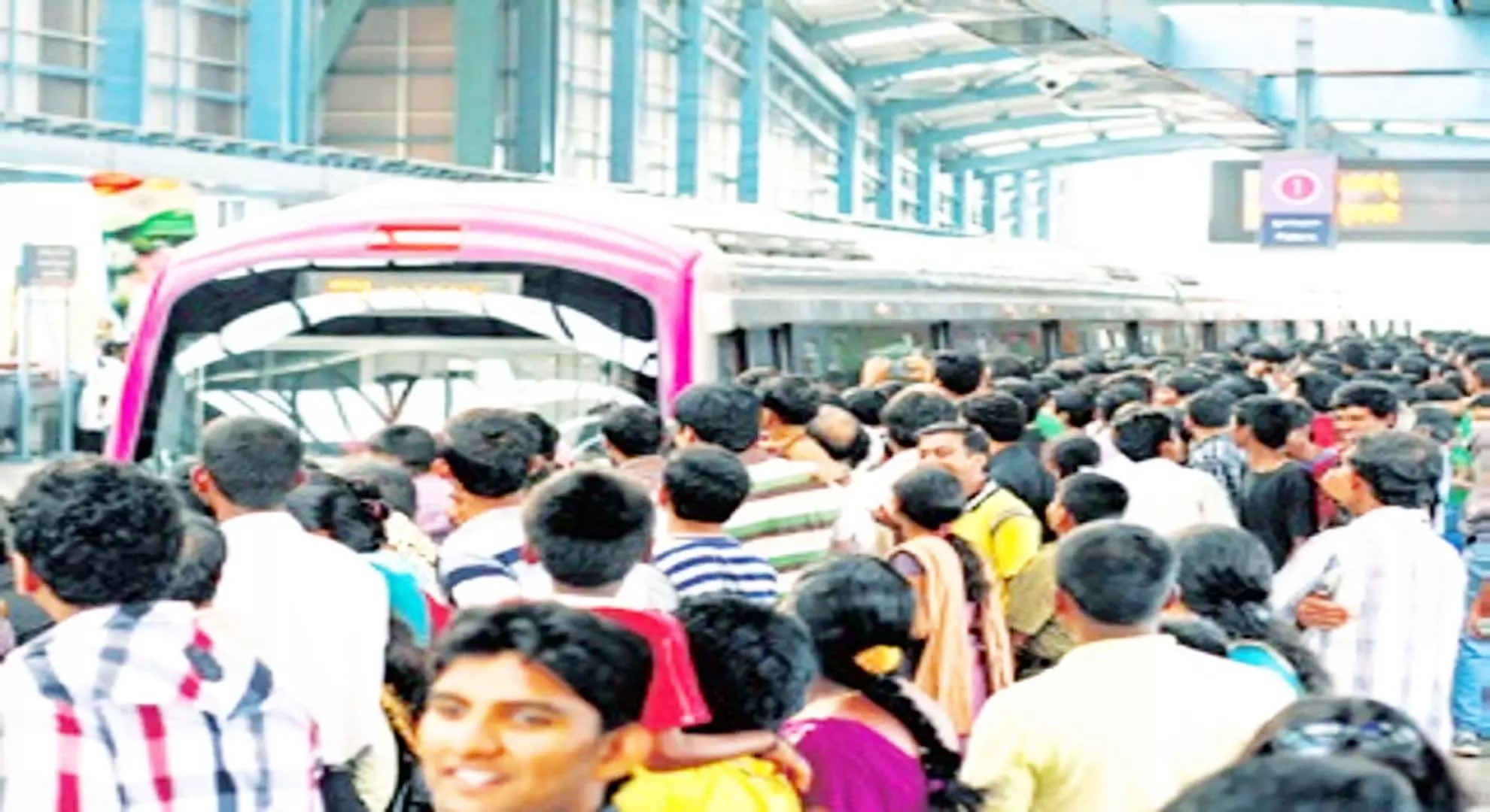बेंगलुरु में पर्पल लाइन पर तकनीकी खराबी के कारण मेट्रो सेवा प्रभावित हुई