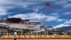 निर्वासित राजनीतिक नेता का कहना है कि बीजिंग तिब्बतियों को कुचल रहा
