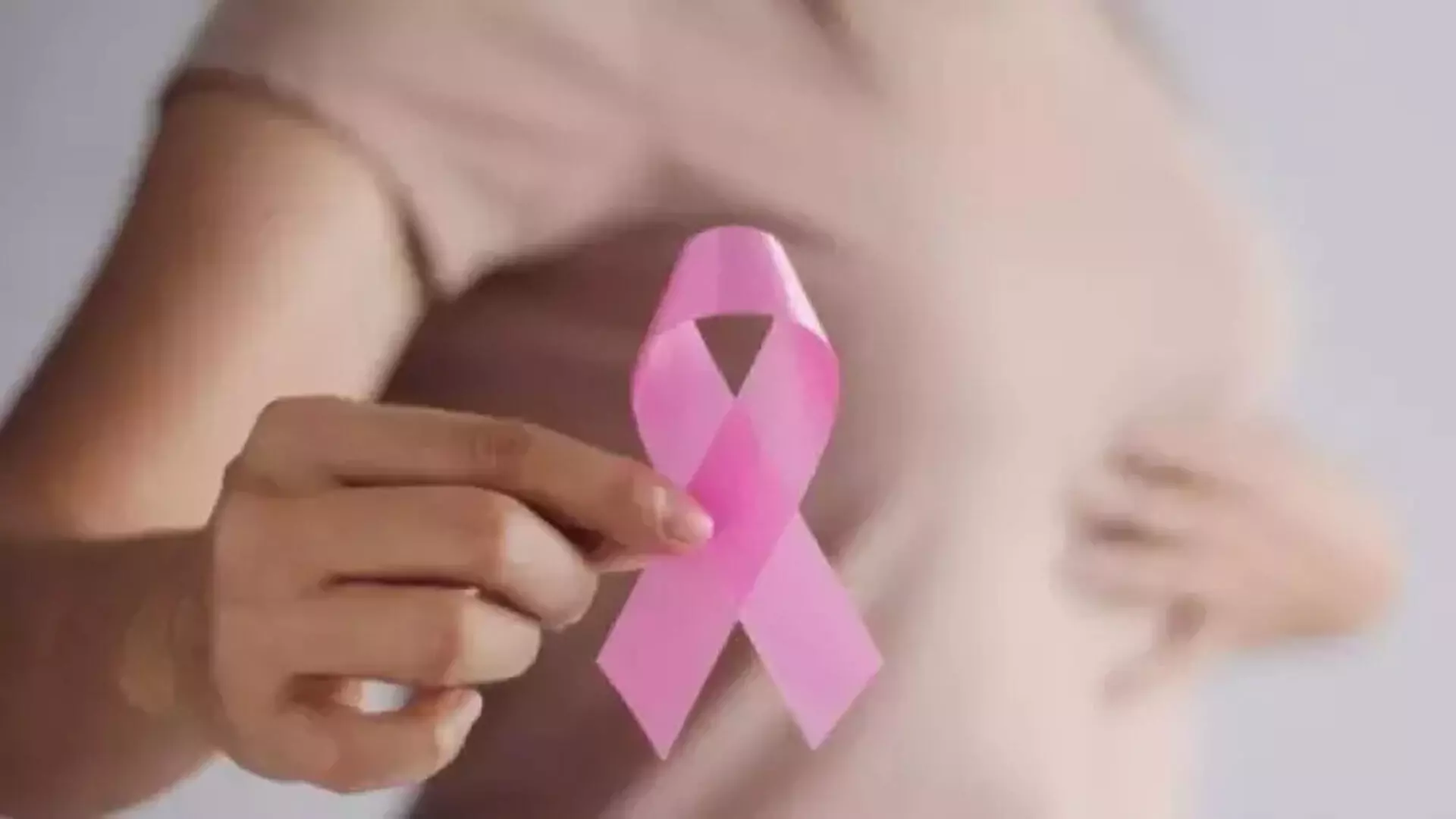 शोधकर्ता स्तन कैंसर का पता लगाने के बारे में अधिक जानकारी दे रहे