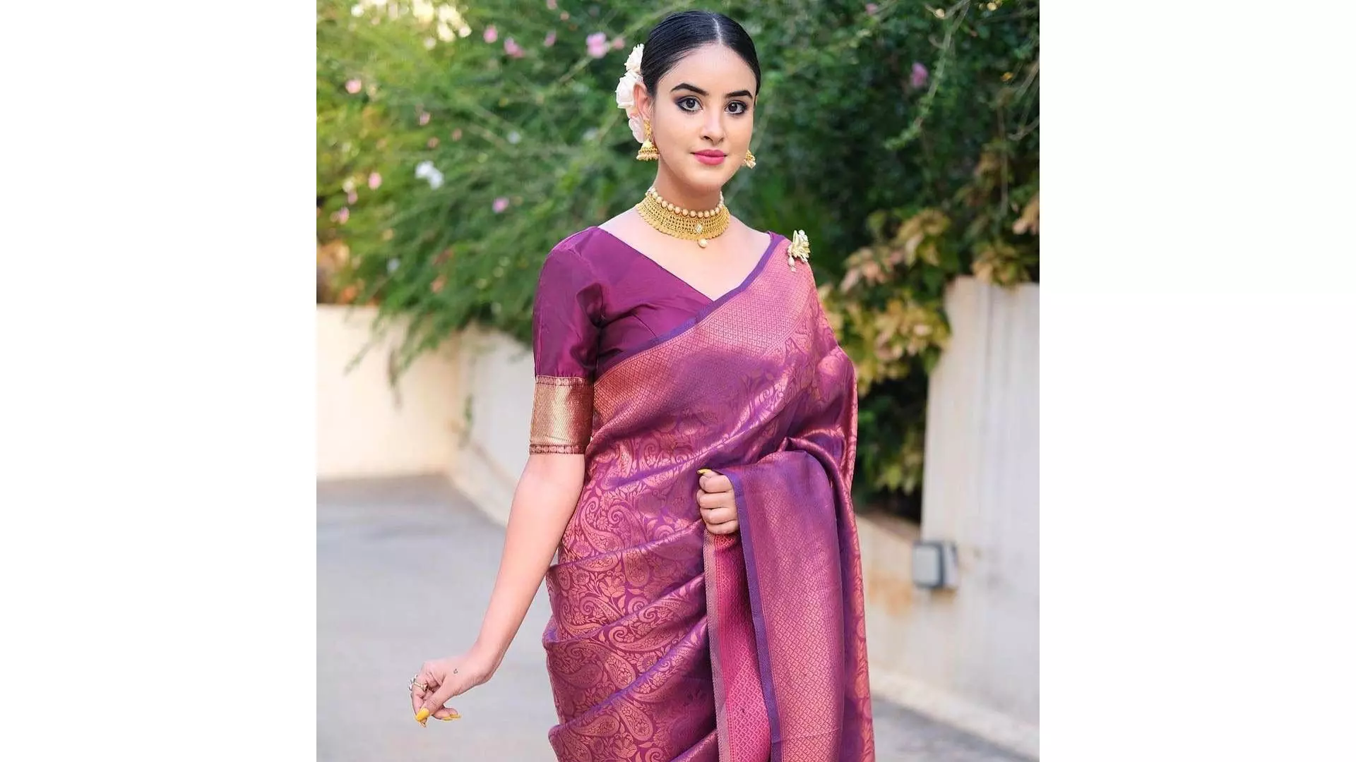 इस वेडिंग सीजन ऐसे करें Kanjeevaram Saree को कैरी