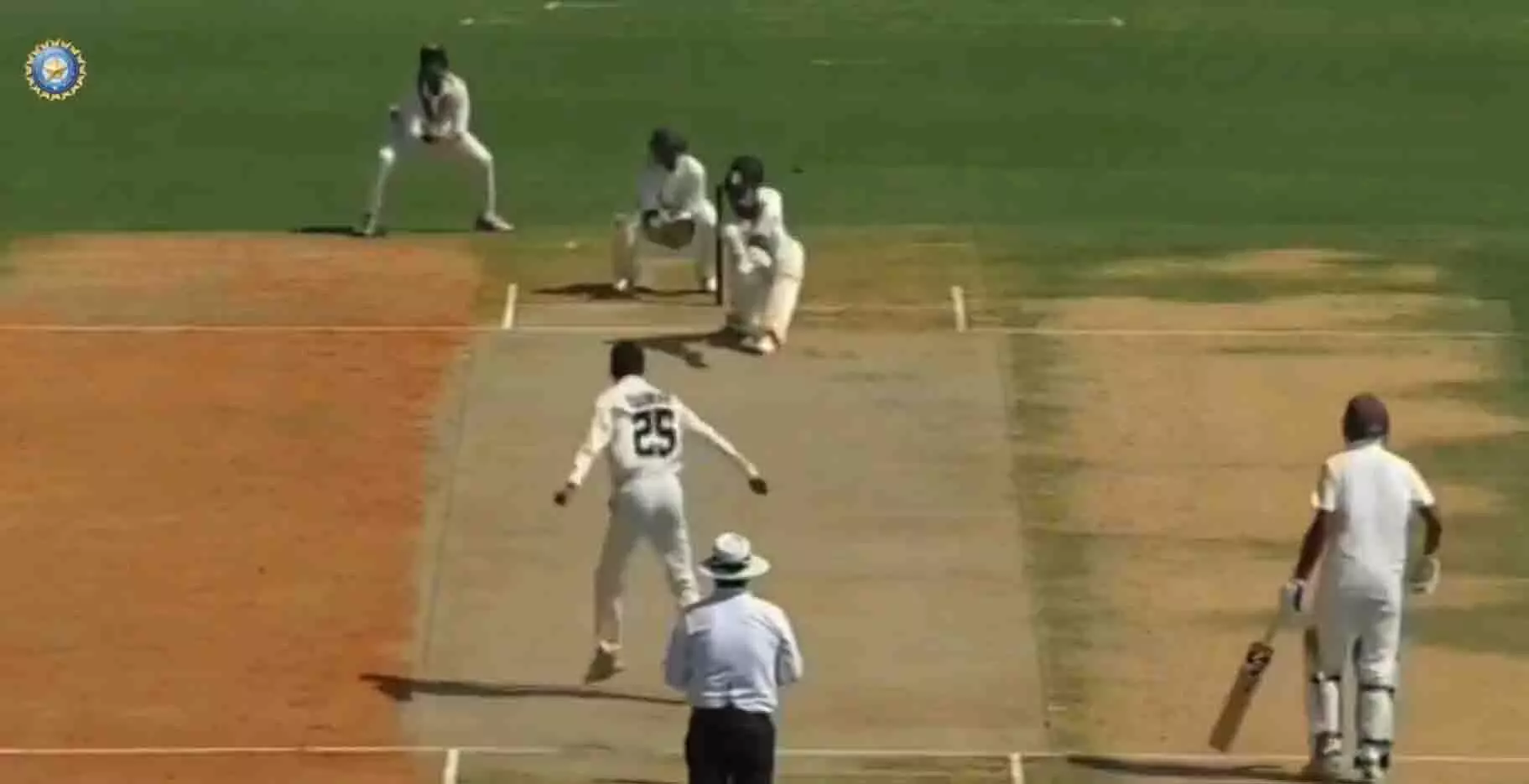 बल्लेबाज ने 6 गेंद पर मारे 6 छक्के, देखें वीडियो