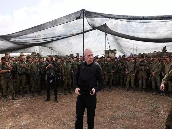 इजराइल के रक्षा मंत्री गैलेंट: हमास का नेता अब भगोड़ा