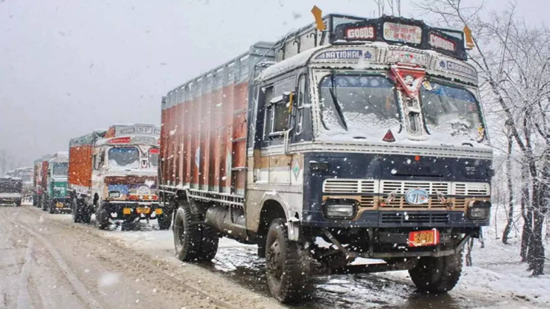 फंसे हुए यातायात को साफ करने के लिए राजमार्ग आंशिक रूप से फिर से खुला