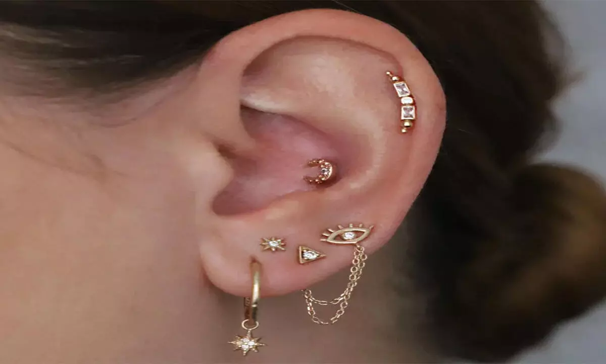 Ear Piercing के फायदे और नुकसान जाने