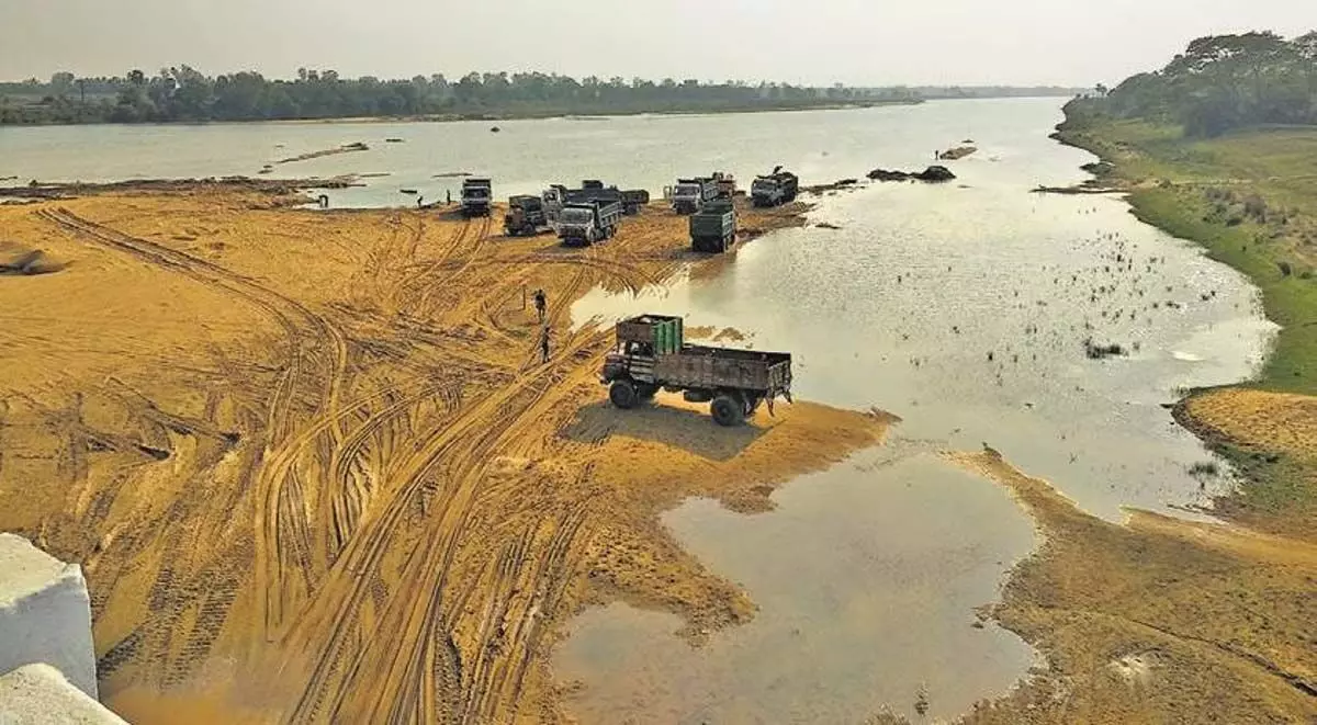 आंध्र प्रदेश में चल रहा है अवैध रेत खनन: संयुक्त समिति की रिपोर्ट