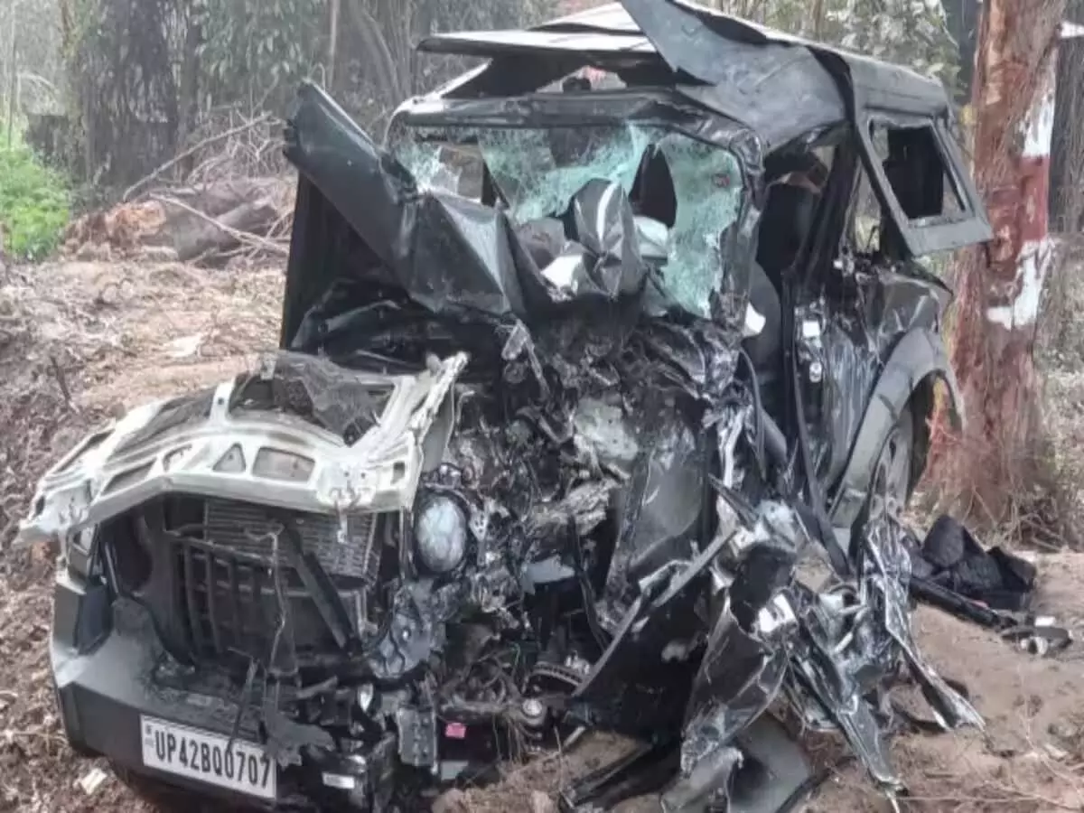 थार से जा टकराई ट्रक, मौत की रफ्तार में उड़ गई 2 लोगों की सांसे
