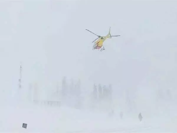गुलमर्ग स्की रिसॉर्ट में हिमस्खलन की चपेट में आने से विदेशी की मौत, एक अन्य घायल