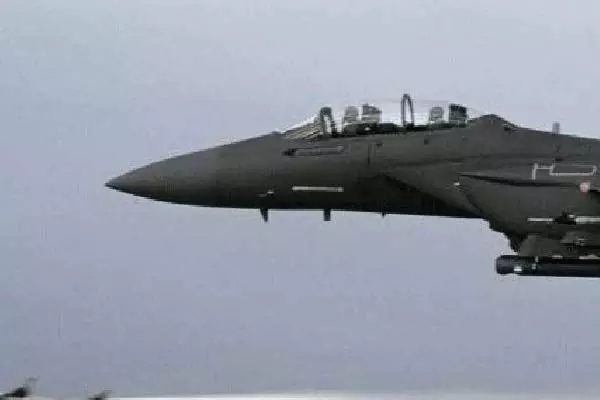 अमेरिका ने यमन के होदेइदाह को निशाना बनाकर किए नए हवाई हमले