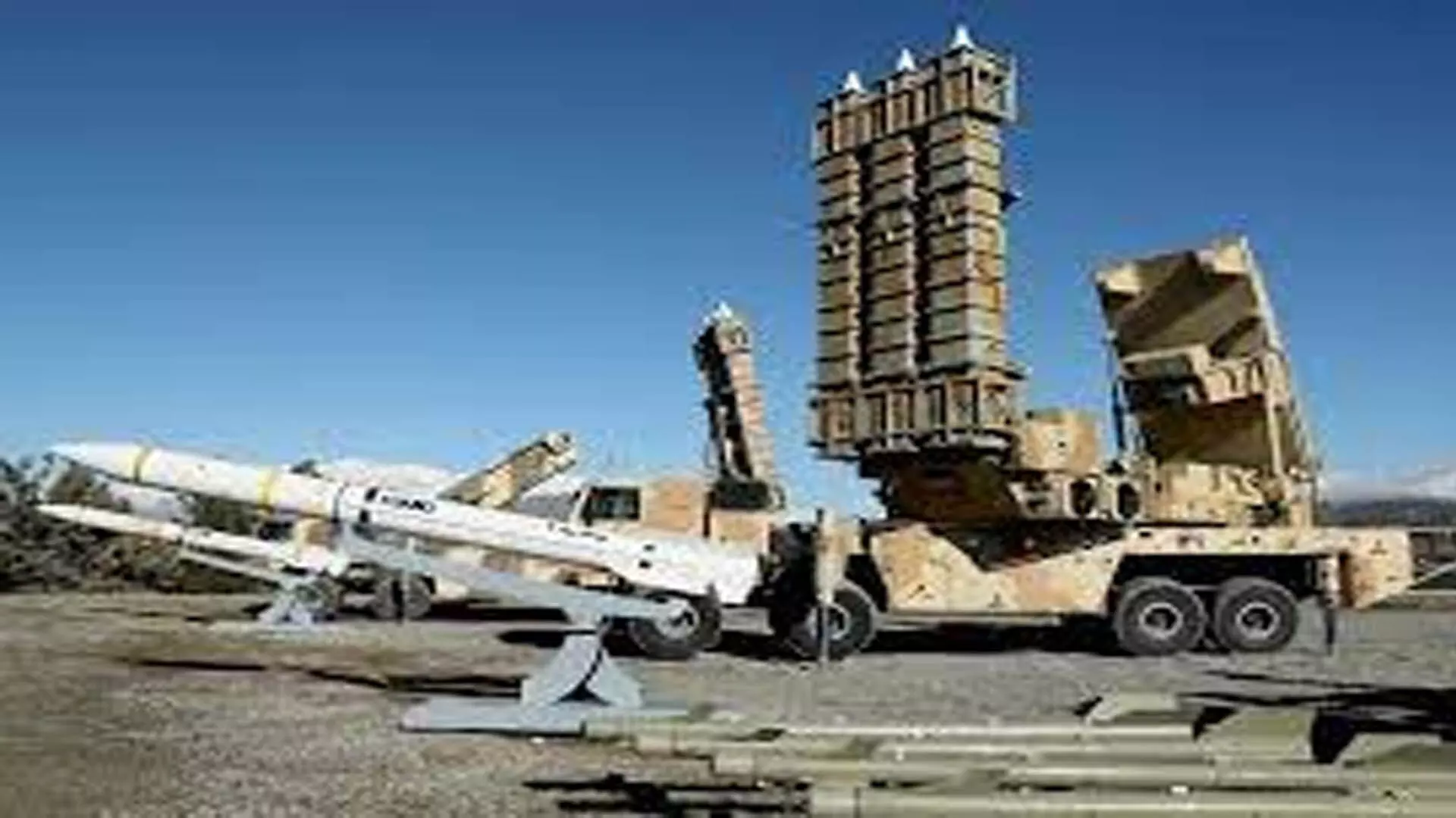 ईरान ने रूस को सैकड़ों बैलिस्टिक मिसाइलें भेजीं
