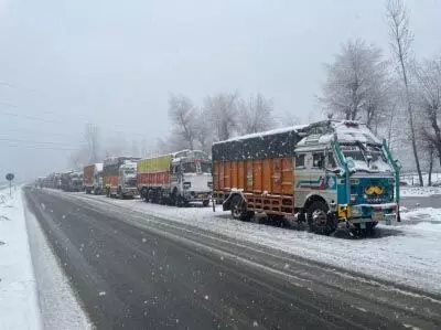 श्रीनगर-जम्मू राष्ट्रीय राजमार्ग पर यातायात बहाल