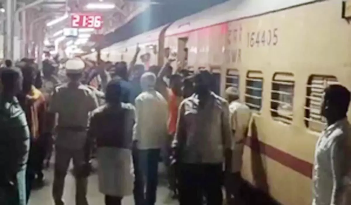अयोध्या से लौट रही ट्रेन को जलाने की धमकी, आरोपी की तत्काल हुई गिरफ्तारी