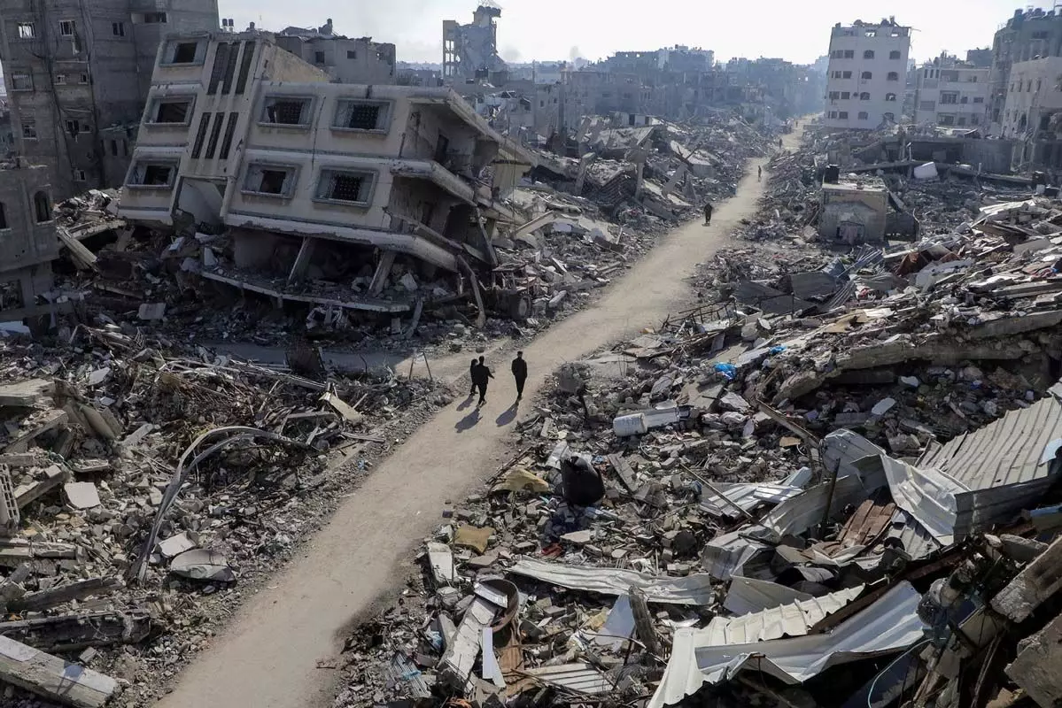 मध्य गाजा पर इजराइली बमबारी में 40 की मौत, 100 घायल: हमास