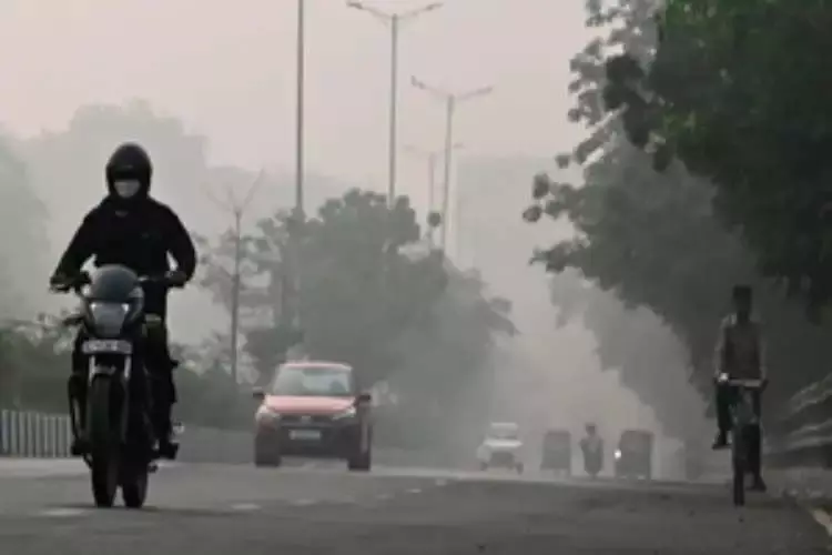 दिल्ली में तापमान 7.6 डिग्री, एक्यूआई खराब