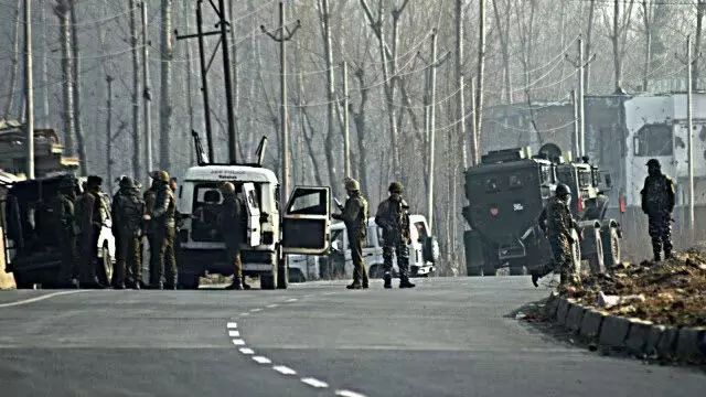 सेना ने जम्मू-कश्मीर के पुंछ में एलओसी के पास मिली बारूदी
