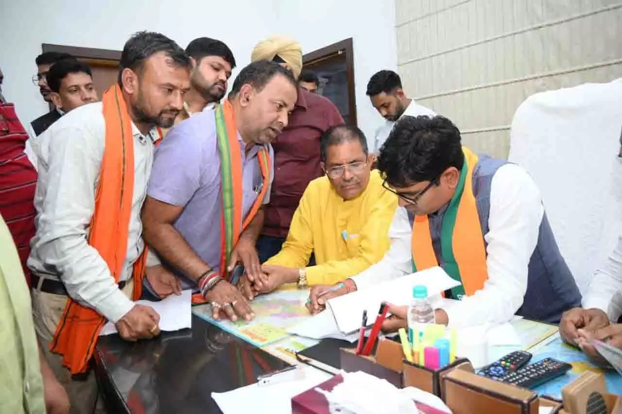 वित्तमंत्री ओपी चौधरी ने भाजपा प्रदेश कार्यालय में कार्यकर्ताओं की सुनी समस्या